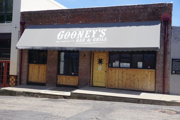 [Picture of Gooney's Saloon]